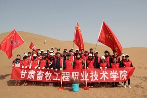 构筑生态屏障，守护绿色丝路 马克思主义学院组织开展2019年春季植树造林实践教学活动