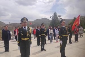 马克思主义学院组织开展“沃土植新绿，青春漾红船”思政课实践教学活动